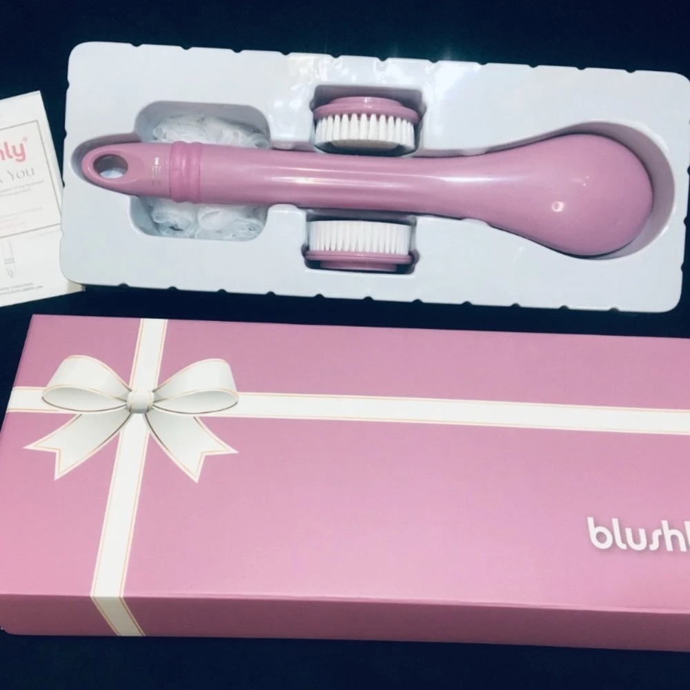 Blushly Lilac Dual-Head Body Brush - Gentle Exfoliating Cleanser